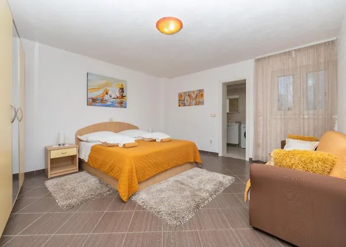 Pinto Apartment *
