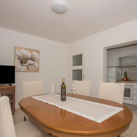 Pinto Apartment *